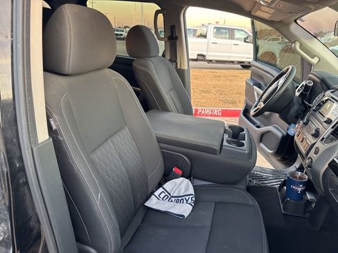 Used 2017 Nissan Titan SV image 24