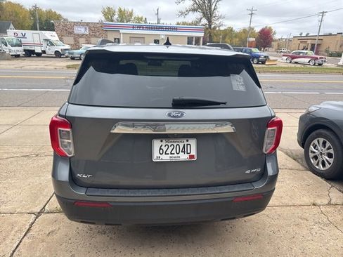 Used 2023 Ford Explorer XLT image 5