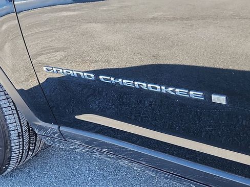 Used 2022 Jeep Grand Cherokee Limited 4xe image 31