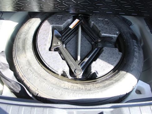 Used 2021 Toyota RAV4 LE w/ Carpet Mat Package (TMS) FWD image 27