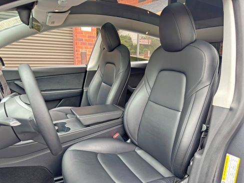 Used 2021 Tesla Model Y Long Range AWD/4WD image 37