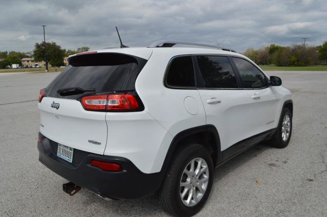 Used 2017 Jeep Cherokee Latitude AWD/4WD image 4