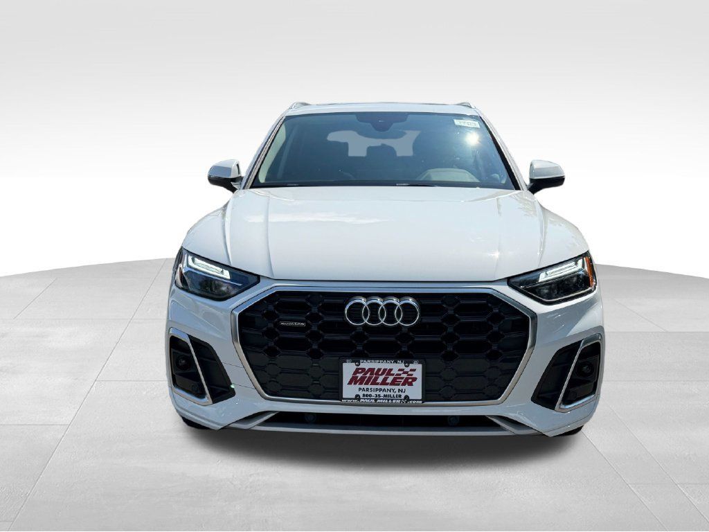 Used 2023 Audi Q5 2.0T Premium w/ Convenience Package AWD/4WD image 2
