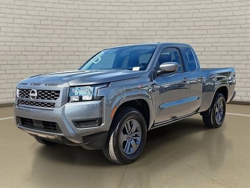 Used 2025 Nissan Frontier SV image 1