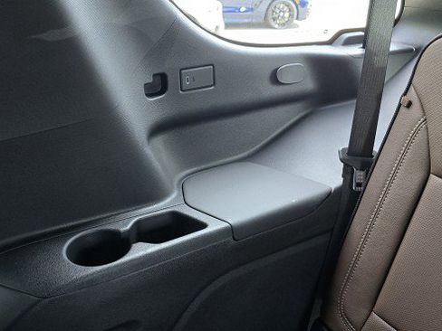 Used 2025 Chevrolet Tahoe High Country image 34