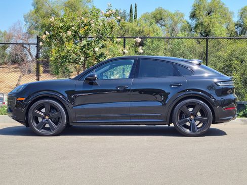 Certified 2025 Porsche Cayenne GTS AWD/4WD image 2