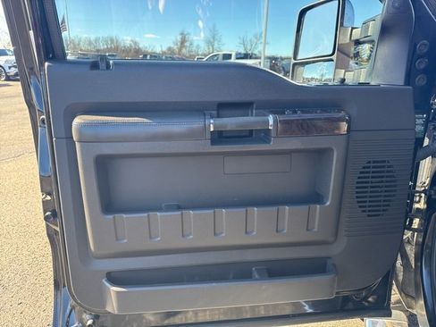 Used 2016 Ford F250 Platinum w/ Platinum Package image 9