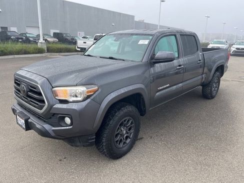Used 2018 Toyota Tacoma SR5 image 1