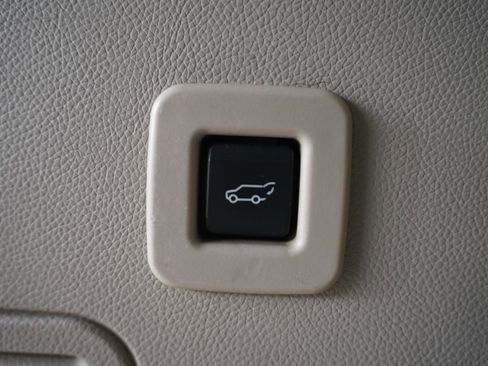 Used 2013 Ford Expedition Limited image 36