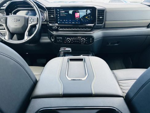 Used 2022 Chevrolet Silverado 1500 ZR2 w/ Technology Package image 30