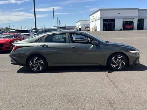 Used 2024 Hyundai Elantra Limited FWD image 6