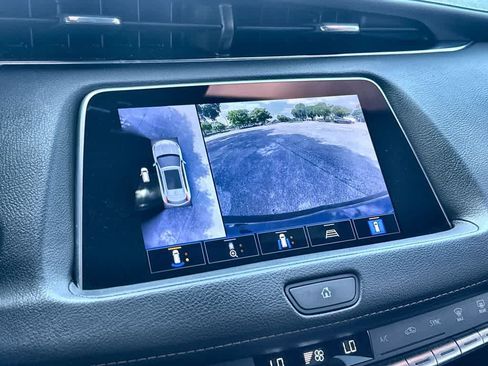 Used 2022 Cadillac XT4 Sport w/ Enhanced Visibility Package FWD image 19