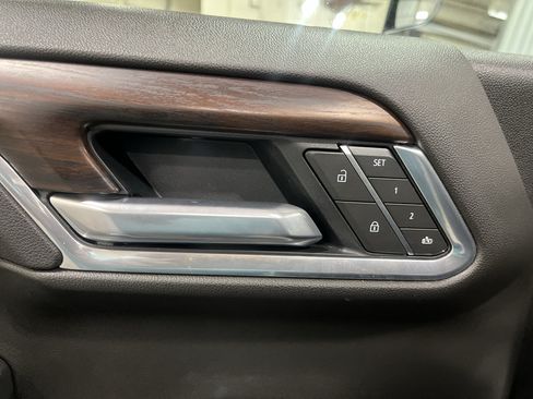 Used 2025 GMC Sierra 1500 SLT AWD/4WD image 29