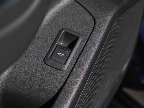 Used 2025 Audi Q6 e-tron Premium w/ Convenience Package image 26