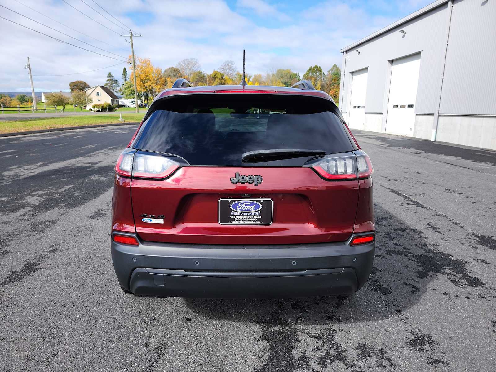 Used 2021 Jeep Cherokee Latitude Plus AWD/4WD image 17