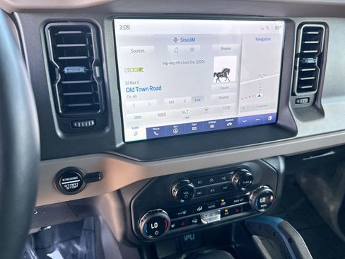 Used 2024 Ford Bronco Wildtrak image 16