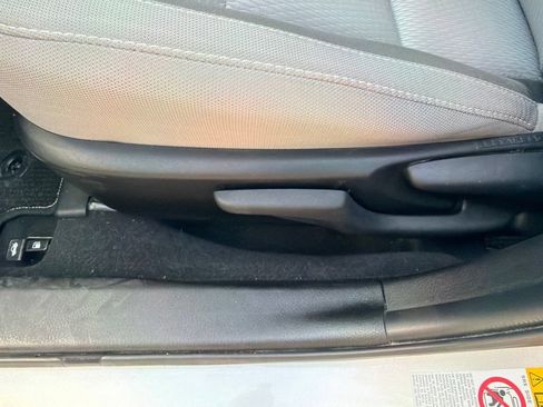 Used 2017 Toyota Corolla LE w/ Carpet Mat Package (TMS) FWD image 16