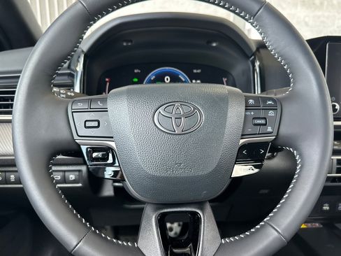 Used 2026 Toyota Camry SE w/ Convenience Package FWD image 21