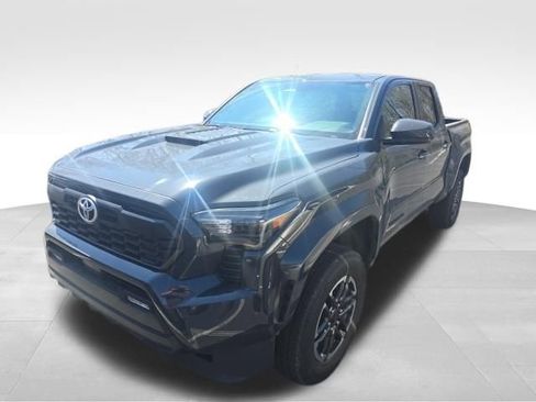 Used 2025 Toyota Tacoma TRD Sport image 2