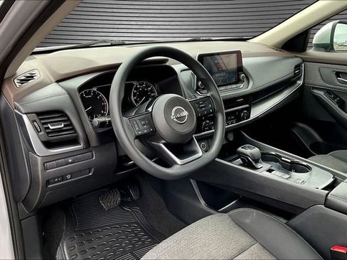 Used 2023 Nissan Rogue SV FWD image 16