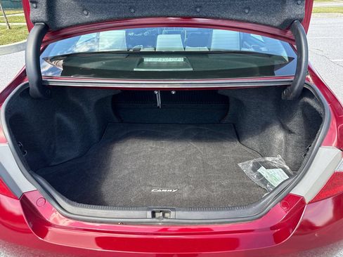 Used 2015 Toyota Camry SE w/ Moonroof Package FWD image 12