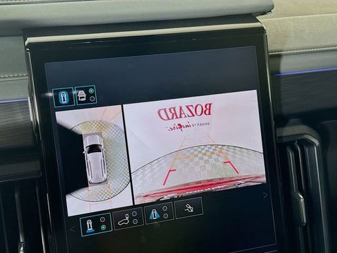 Used 2024 GMC Acadia AT4 w/ Luxury Package image 17