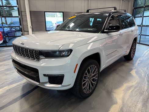 Used 2023 Jeep Grand Cherokee L Summit AWD/4WD image 3