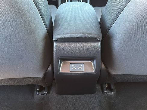 Used 2025 Toyota Corolla LE image 30