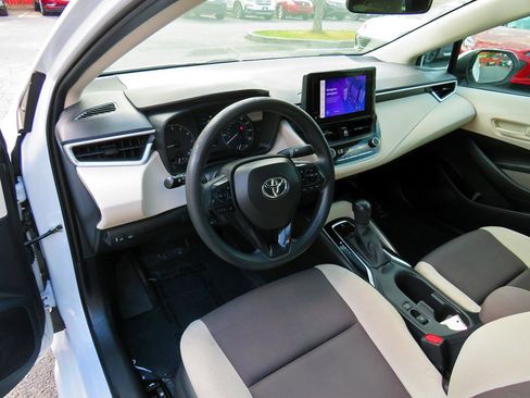 Used 2023 Toyota Corolla LE image 12