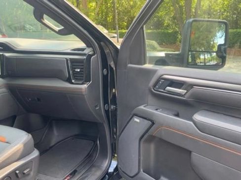Used 2025 GMC Sierra 2500 AT4 w/ AT4 Premium Plus Package AWD/4WD image 10
