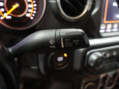 Used 2020 Jeep Gladiator Overland AWD/4WD image 34