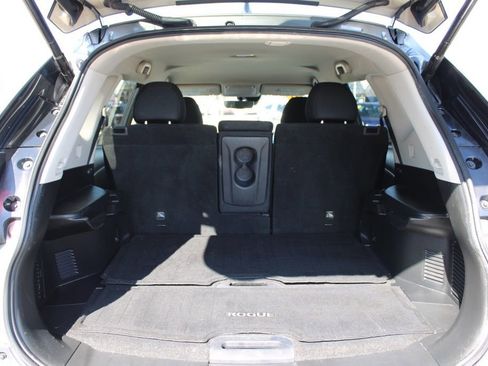 Used 2019 Nissan Rogue SV image 10
