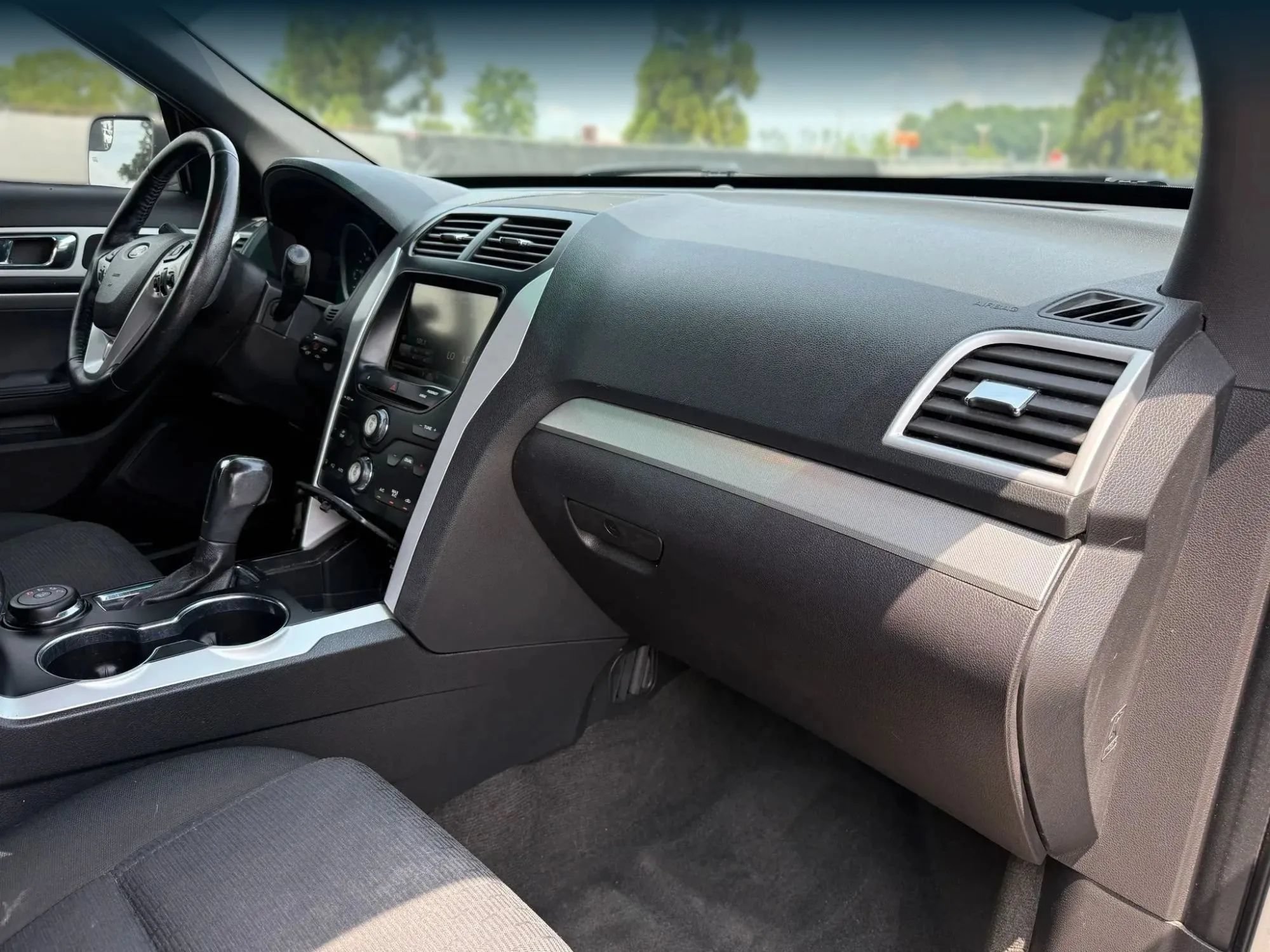 Used 2015 Ford Explorer XLT w/ Equipment Group 201A AWD/4WD image 19