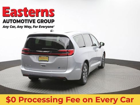 Used 2023 Chrysler Pacifica Touring-L FWD image 41