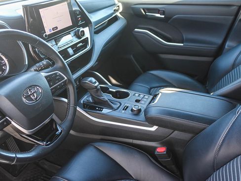 Certified 2023 Toyota Highlander XSE image 18