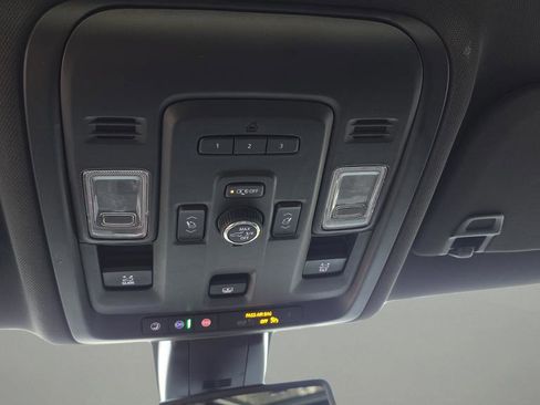 Used 2021 Chevrolet Tahoe Z71 w/ Z71 Signature Package image 32