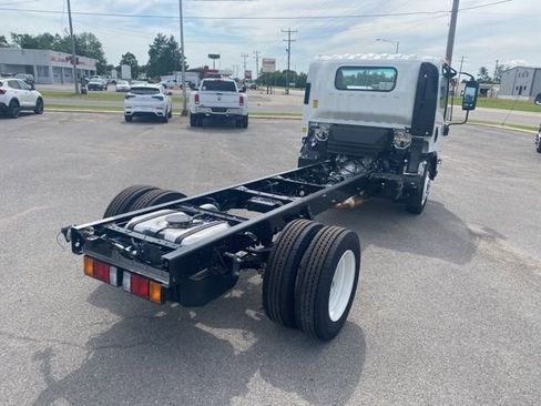 New 2024 Chevrolet Low Cab Forward image 5