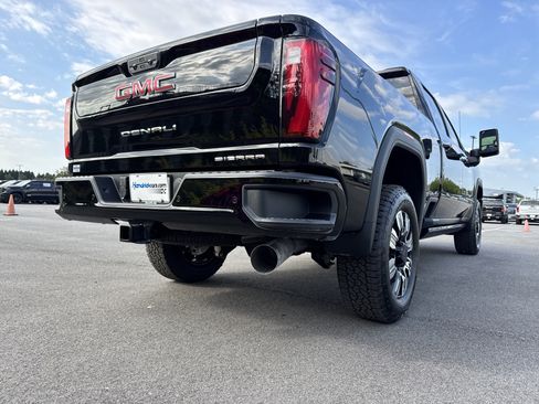 New 2025 GMC Sierra 2500 Denali w/ Denali Reserve Package image 10