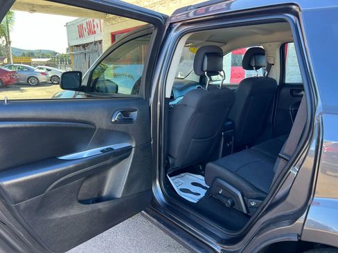 Used 2017 Dodge Journey SE image 15