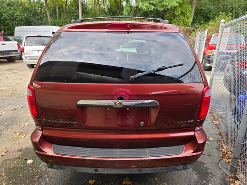 Used 2007 Chrysler Town & Country Limited image 4