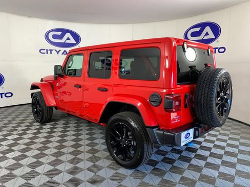 Used 2024 Jeep Wrangler Unlimited Sahara AWD/4WD image 5