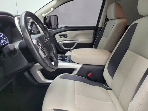 Used 2021 Nissan Titan SV w/ SV Convenience Package image 17