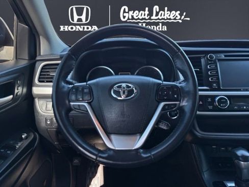 Used 2019 Toyota Highlander Limited image 10