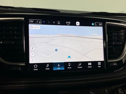 Used 2025 Chrysler Pacifica Select w/ Uconnect Theater Family Group image 16