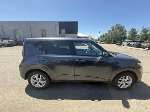 Used 2025 Kia Soul LX w/ LX Technology Package FWD image 1