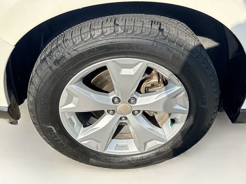 Used 2015 Subaru Forester 2.5i w/ Alloy Wheel Package AWD/4WD image 36