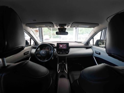 Used 2022 Toyota Corolla Cross L AWD/4WD image 19