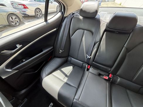 Used 2025 Genesis G70 2.5T image 39