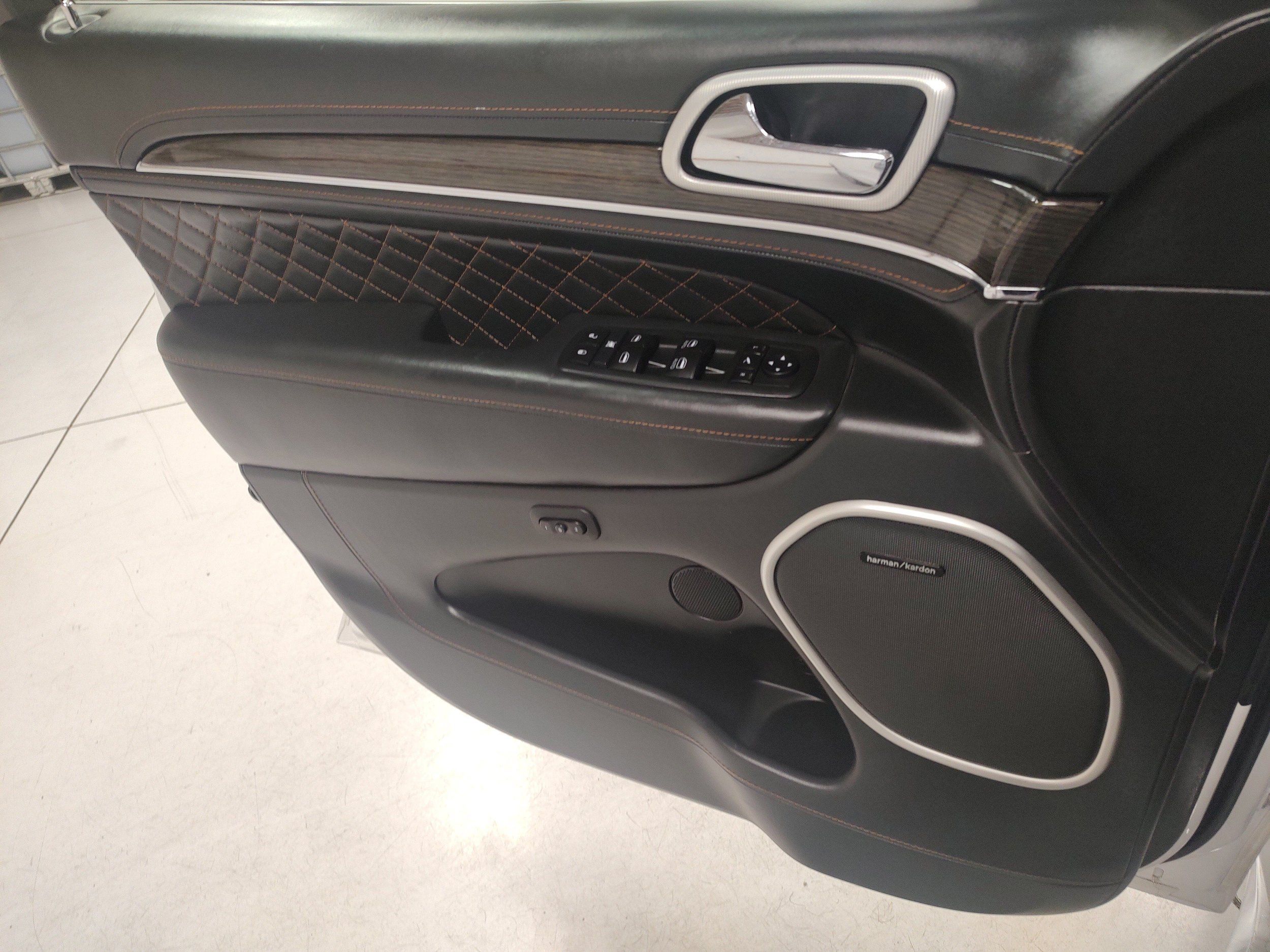 Used 2020 Jeep Grand Cherokee Summit AWD/4WD image 9