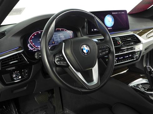Used 2023 BMW 530i w/ Convenience Package RWD image 31